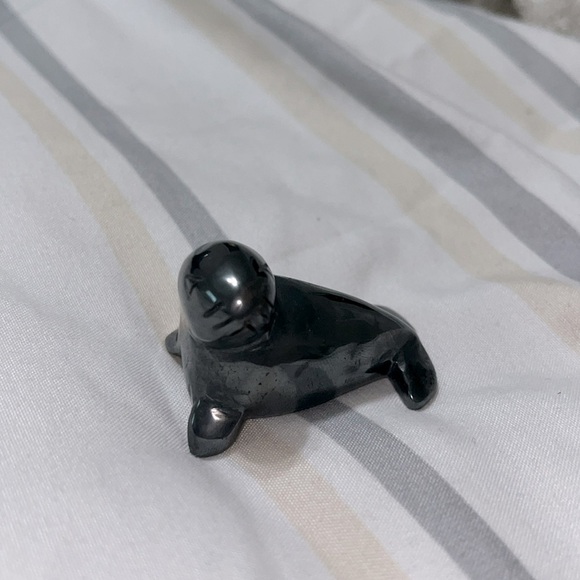 Rare Vintage Gray Inuit Hand-Carved Seal Figurine, Boma Canada - Picture 5 of 5